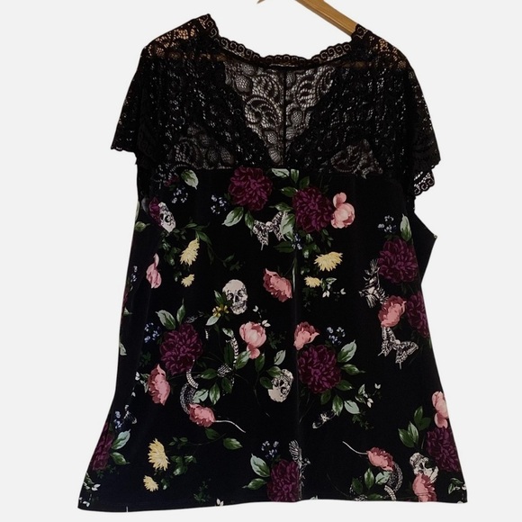 NWT Torrid Plus Size 3 (22/24) SS Black Purple Skull Floral Lace Top - Picture 6 of 7